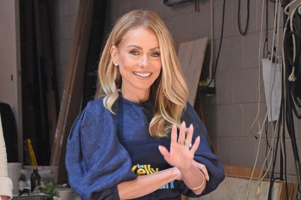 Kelly Ripa Says She Jumped Off a Boat to Communicate With Dolphins