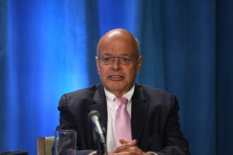 Ajit Jain dumps more than half of his Berkshire Hathaway stake