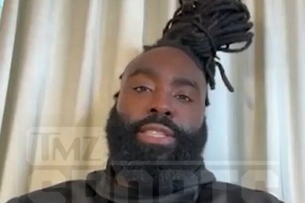 Alvin Kamara Is ‘The Best Running Back In Football,’ Demario Davis Says