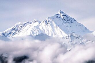 An Act of River 'Piracy' Could Explain Why Everest Grew So Tall : ScienceAlert