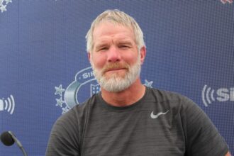 Brett Favre Reveals Parkinson's Diagnosis