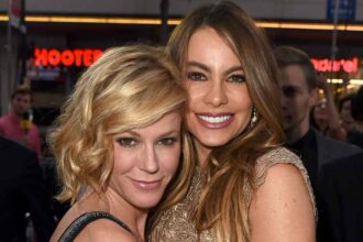 Julie Bowen Reveals Modern Family Costar Sofia Vergara’s Risque Gift