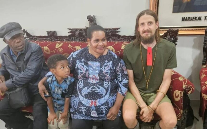 NZ pilot Philip Mehrtens freed from captivity in West Papua