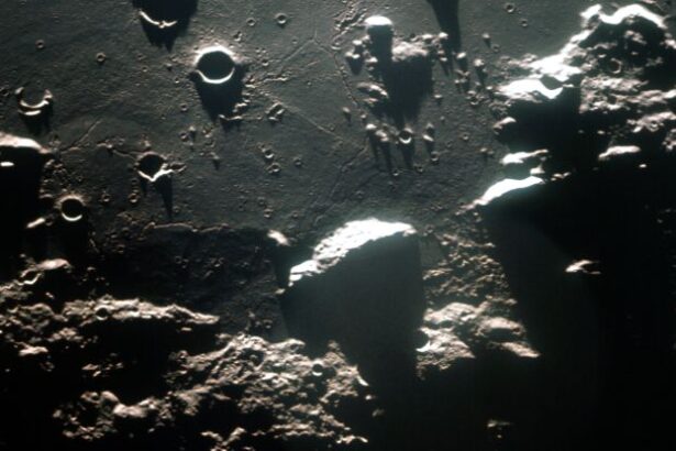 Scientists Discover Signs of Water All Over The Moon’s Surface : ScienceAlert