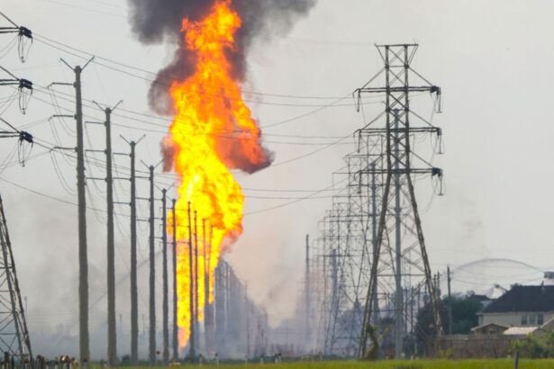 Texas Pipeline Explodes, Catches Homes On Fire In Houston Neighborhood