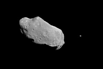 Black and white image of the asteroid Ida and its moon Dactyl