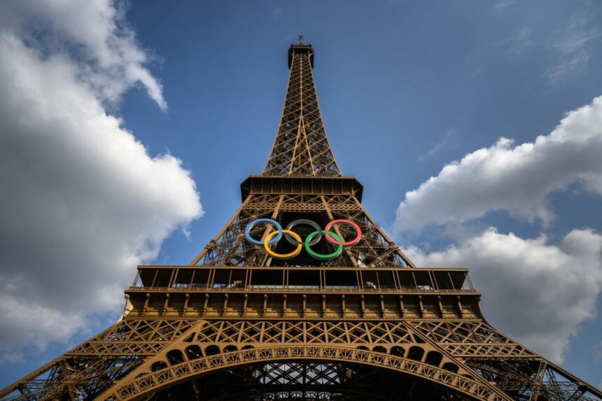 Paris Mayor Wants to Keep the Olympic Rings on the Eiffel Tower