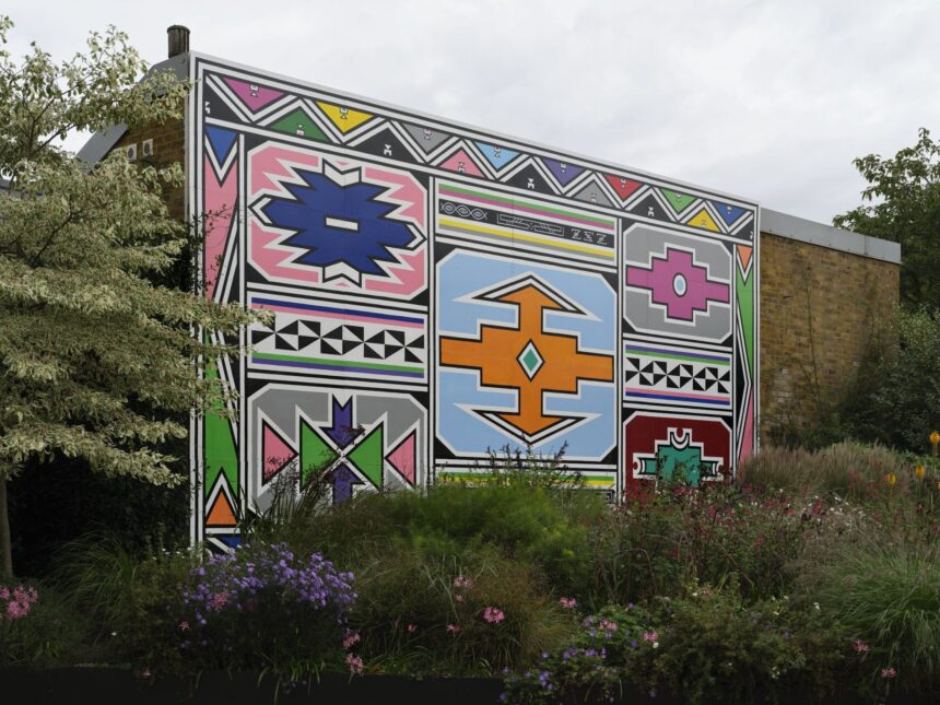 A Vibrant Ndebele Mural by Esther Mahlangu Illuminates Unity at Serpentine North — Colossal