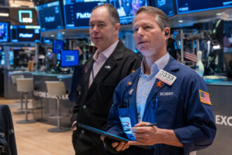 Dow rises, Nasdaq slips as fresh earnings roll in