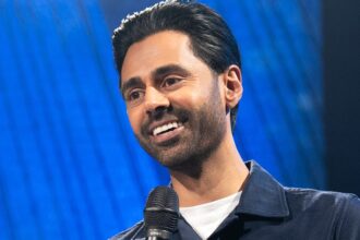 Hasan Minhaj Jokes About Fact-Checking Scandal in Netflix Special