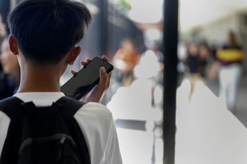 Here’s When Most Americans Think Cellphones Should Be Banned