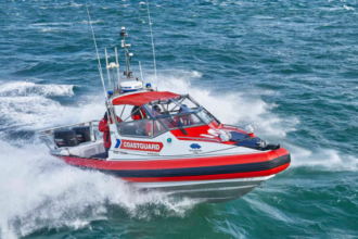 One dead after boat capsizes on Manukau Bar