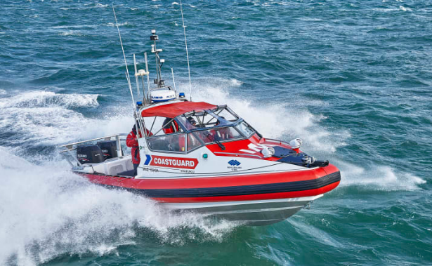 One dead after boat capsizes on Manukau Bar