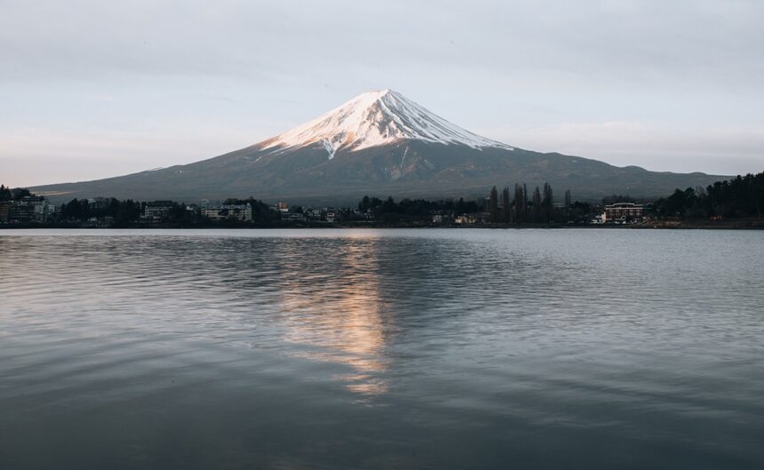 Still No Snow On Japan's Mount Fuji, Breaking Record