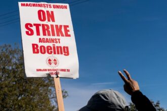 Union in Boeing Strike Presents Resolution Proposal to Members