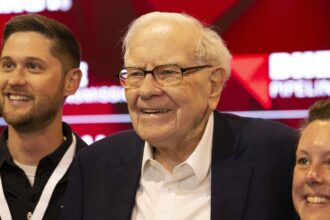 Warren Buffett's Berkshire Hathaway hikes SiriusXM stake to 32%