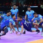 Bengal Warriorz defenders tackle Ashu Malik (Credits: PKL)