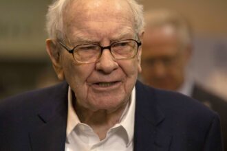 Berkshire Hathaway's cash fortress tops $300 billion as Buffett sells more stock, freezes buybacks