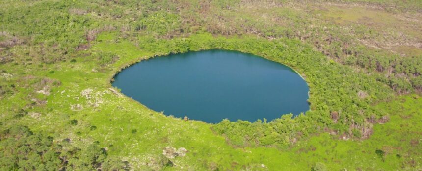 Deep 'Blue Hole' in The Bahamas Holds Secrets Going Back to The Ice Age : ScienceAlert