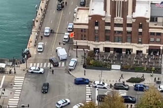 Gunman kills 2 at Navy Pier, known suspect remains on the loose