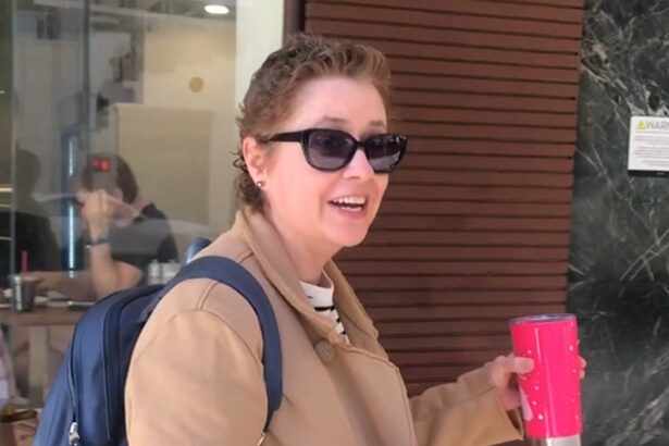 Jenna Fischer Congratulates John Krasinski on ‘Sexiest Man Alive’ Title