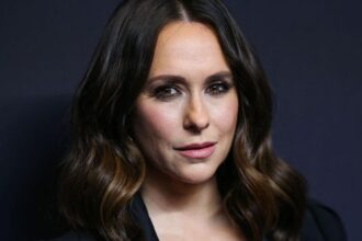 Jennifer Love Hewitt Learned About Her Mom's Death Through The News