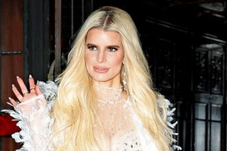 Jessica Simpson Ditches Wedding Ring Two Weeks After Trial Seperation