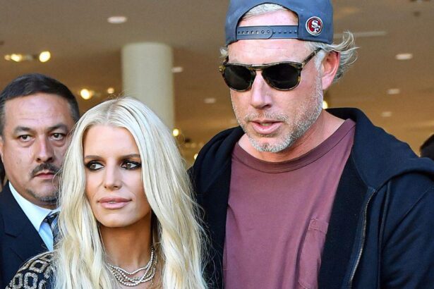 Jessica Simpson’s Husband Eric Johnson Ditches Wedding Ring