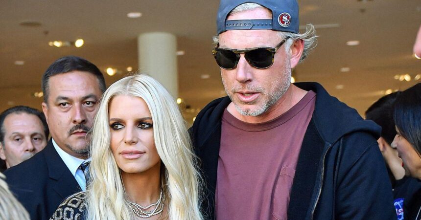 Jessica Simpson's Husband Eric Johnson Ditches Wedding Ring