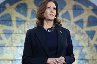 Kamala Harris Expected to Appear on 'SNL' in Bid for White House