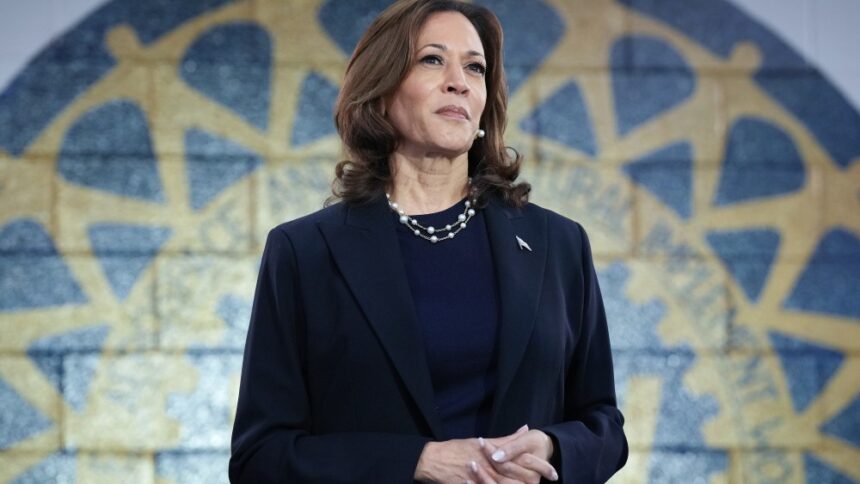 Kamala Harris Expected to Appear on 'SNL' in Bid for White House