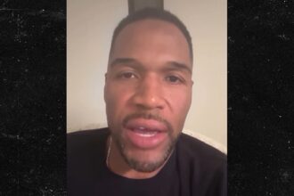 Michael Strahan Addresses National Anthem Backlash, I Wasn't Making a Statement!