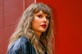 Taylor Swift's Chiefs Gift From Hunt Family May Have Been Revealed