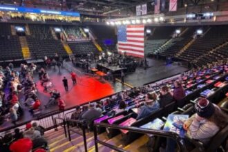 Trump empty seats election eve.