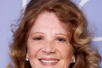 'Alice' Sitcom Star Linda Lavin Dead at 87 from Cancer