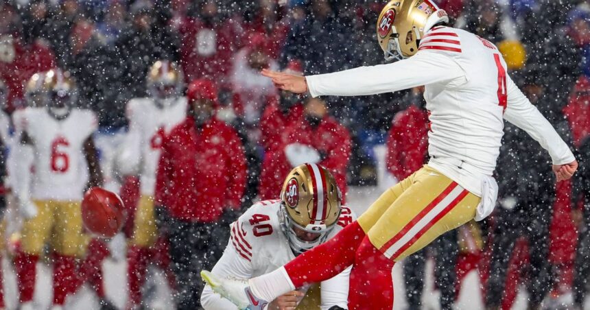 Buffalo Bills Fan Tries To Melt 49ers Field Goal Attempt With A Bold, Snowy Move