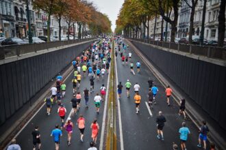 Large-scale analysis links slower marathon finish times to lower air quality