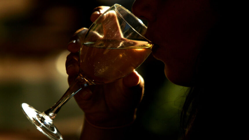 Major report finds moderate drinkers had lower mortality