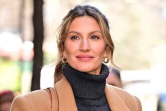 Pregnant Gisele Bundchen Flaunts Baby Bump in Bikini at Beach 