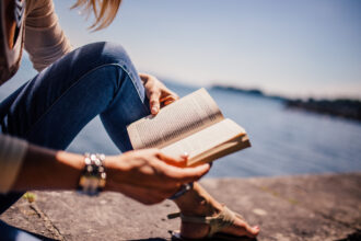 Reading books over watching TV linked to lower dementia risk