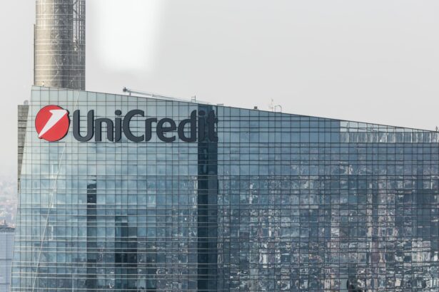 UniCredit raises stake in Commerzbank to 28% through derivatives