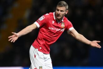 WATCH: Wrexham star Paul Mullin scores golazo volley on Boxing Day vs. Blackpool