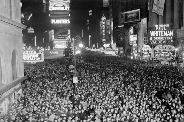 The First Ever Times Square Ball Drop Was Held Atop the New York Times Headquarters in 1907, Starting a Cherished Tradition