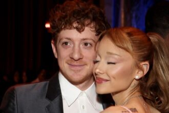 Ariana Grande Cozies Up to Boyfriend Ethan Slater as Wicked Wins Award