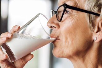 Daily Glass of Milk May Reduce Bowel Cancer Risk by Up to 14%, Study Shows : ScienceAlert