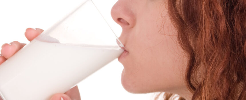 Expert Explains Why a Glass of Milk Each Day Could Slash Cancer Risk : ScienceAlert