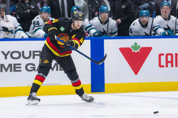 Insider floats blockbuster trade involving Elias Pettersson and ,590,002 Wild forward