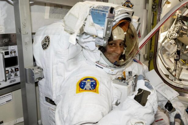 NASA’s stuck astronaut steps out on a spacewalk after 7 months in orbit – JS