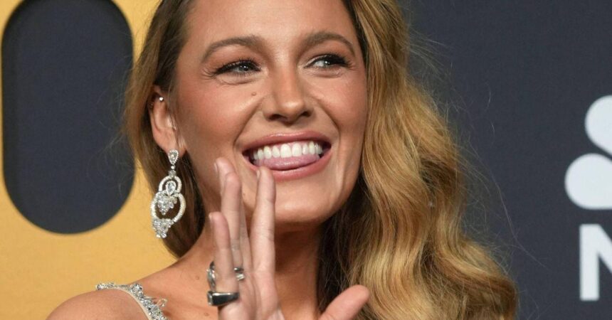 Blake Lively Apologizes To Screenwriter Over Ryan Reynolds Scene Claim