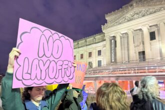 Brooklyn Museum Workers Rally Against Layoffs Outside Benefit Dinner